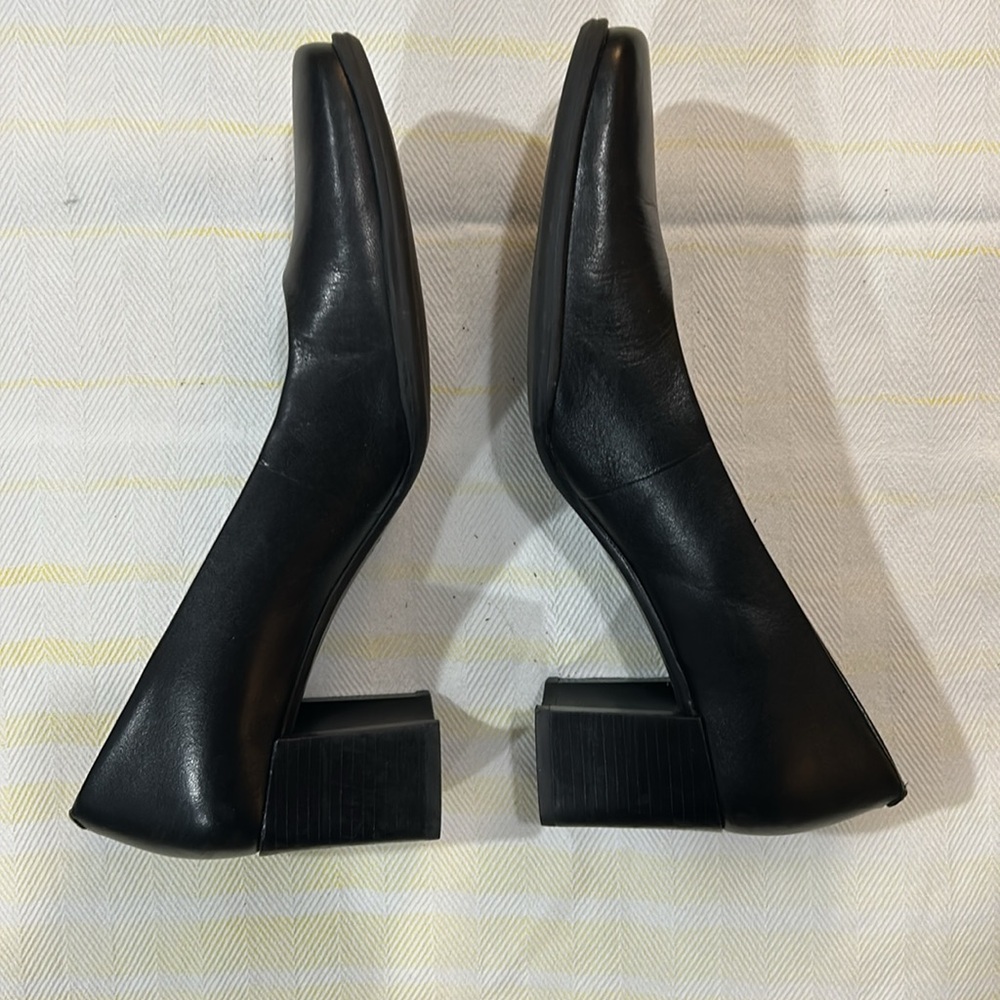 Jones New York Women's Black Leather heeled shoes. Size 7M. EUC - Picture 3 of 6